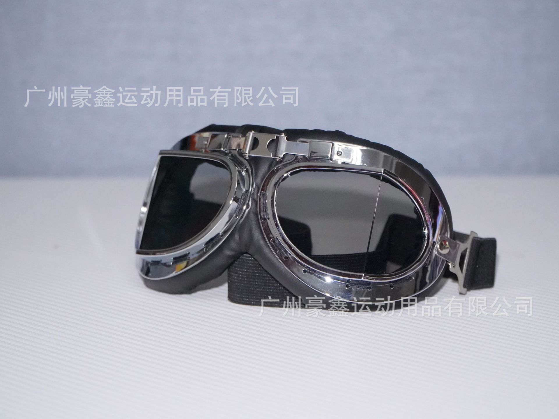 Угловая серебряная рамка серая