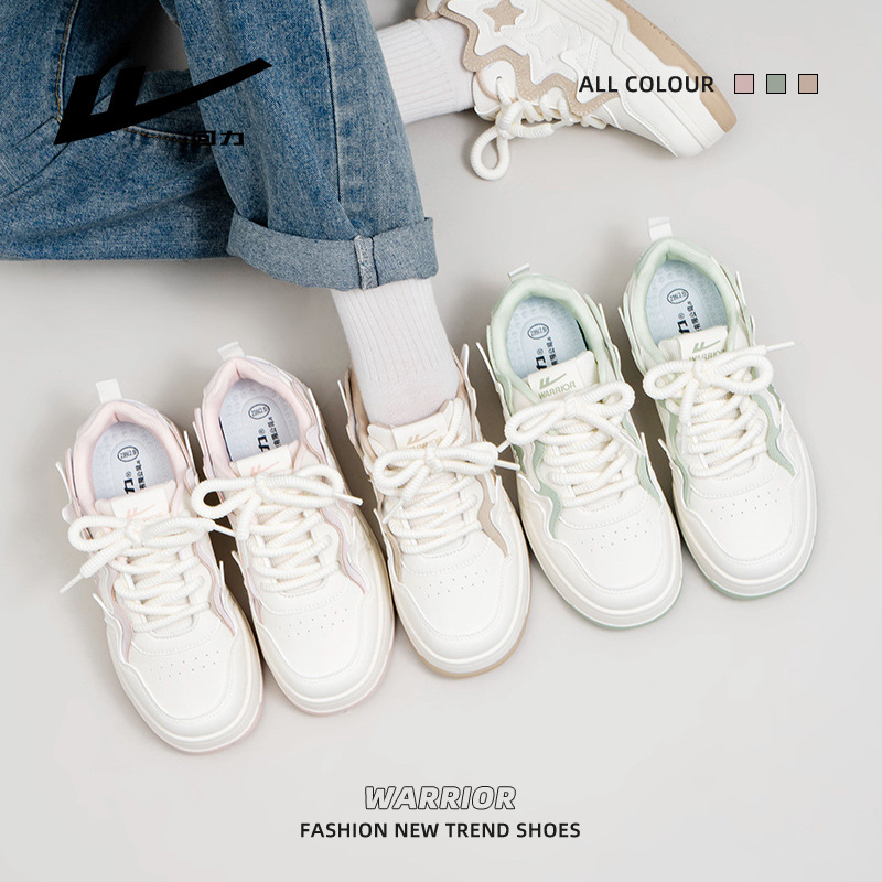 Zapatos de suela gruesa estilo Chanel de la marca Warrior con un diseño elegante, gran atractivo estético, zapatillas versátiles, zapatos cálidos, zapatos planos con cordones y punta redonda en color rosa melocotón.