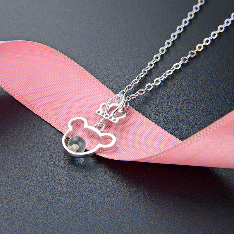 Japón y Corea del Sur creativo simple colgante de cadena de clavícula de animales agujeros S925 colgante de diamante de plata de corona de oso colgante mujer