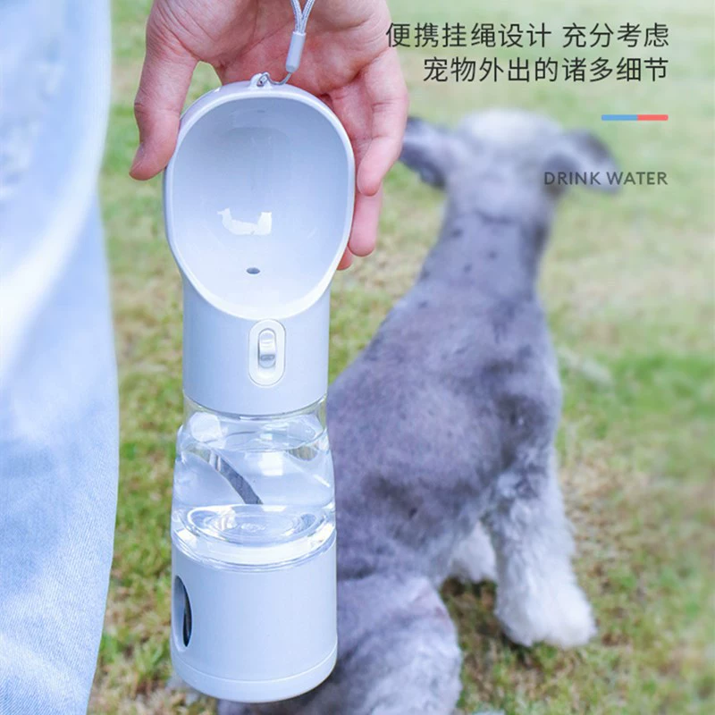 Домашние животные выходят на прогулку с чашкой с мешком для мусора с чашкой воды на открытом воздухе портативный тур с водой чашка для собак с собаками кошачий чайник