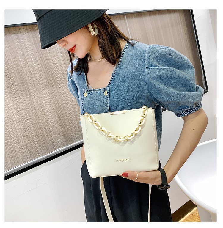 The 2022 new Korean-style women's bucket bag is a trendy spring and summer single-shoulder crossbody bag for young women. It's a cute and simple commuting bag for women undefined