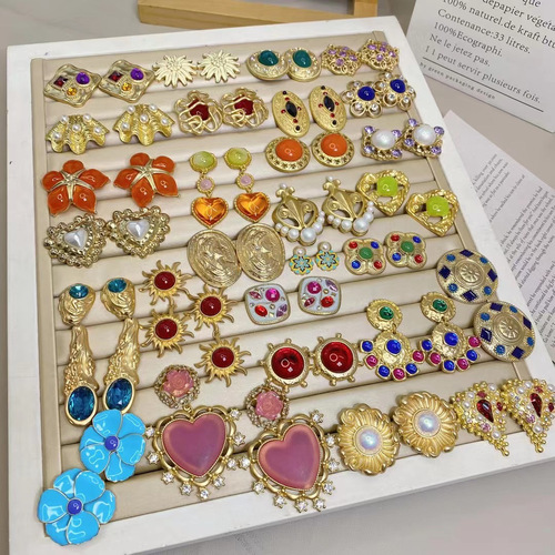 Vintage jewelry, medieval marked retro earrings, light luxury, high-end earrings, palace style jewelry, new wholesale