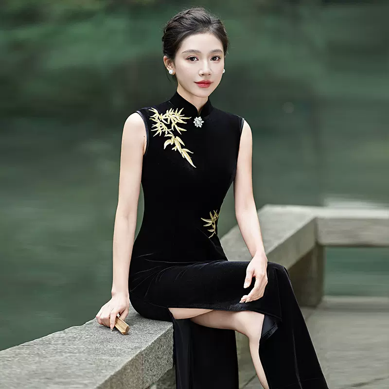 丝绒旗袍2025新款走秀舞台演出服长款优雅高端鱼尾礼服裙青梅竹马