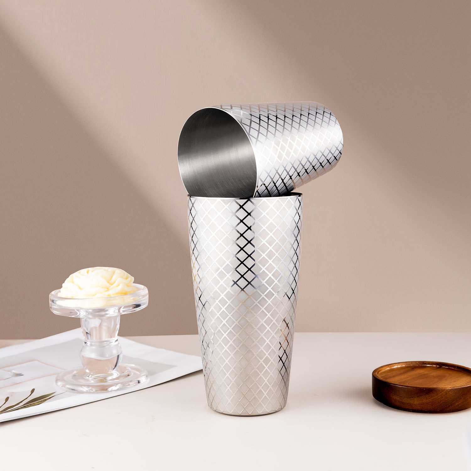 304 acero inoxidable exquisitamente tallado flores de dos secciones con fondo sin fondo Boston bar mezclador shaker kettle