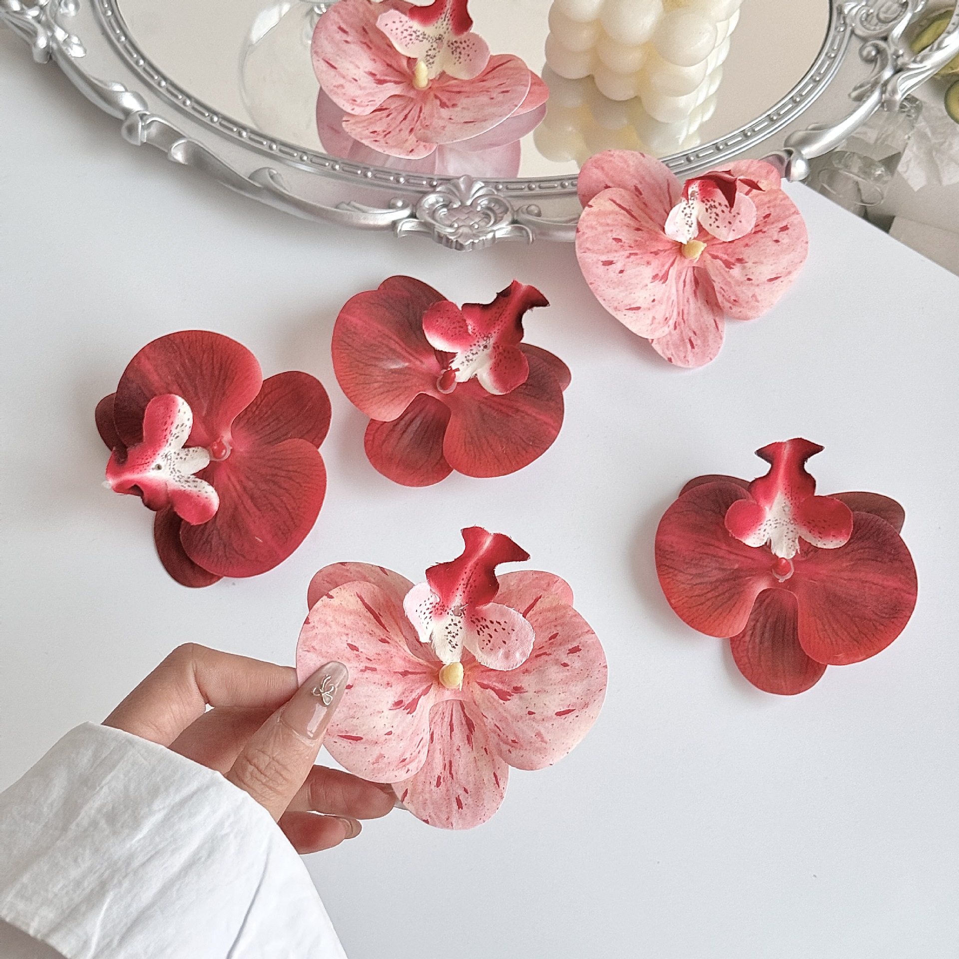 Simulación cabeza de flor de Phalaenopsis película impresa en 3D acompañante de boda caja de dulces de boda tocado de una sola flor de horquilla flor falsa