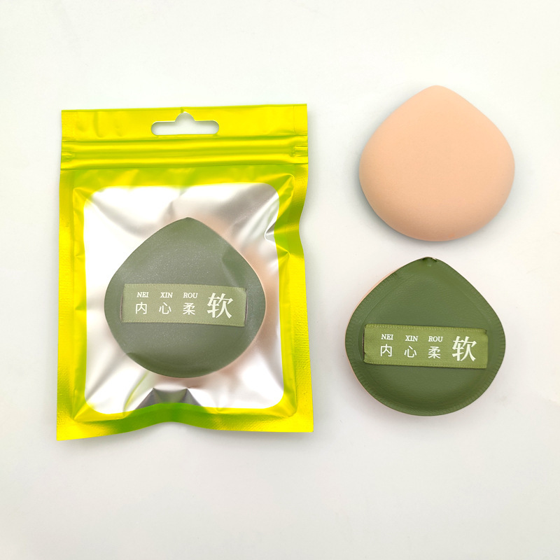 Múltiples modelos de cojines extragrandes en forma de gota de agua, ultra suaves, aireados y cómodos, estilo malvavisco, y cojines pequeños en forma de almohada.