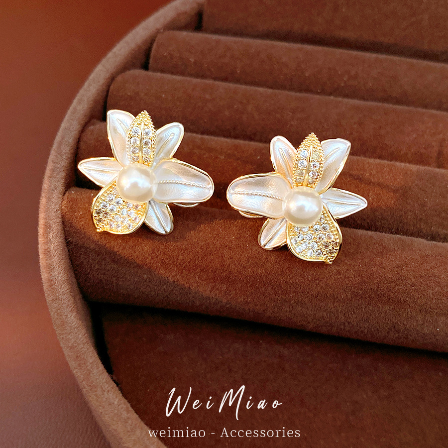 Aguja de plata zircon goteo de aceite flor pernos de orejas estilo coreano delicado nicho pendientes ligeros de lujo alta sensación auriculares al por mayor
