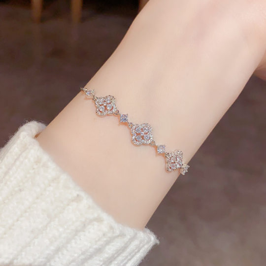TikTok Popular Korean-style Sweet Fashion Exquisite Three-flower Zircon Flower Bracelet Temperament Light Luxury High-end Sense Bracelet