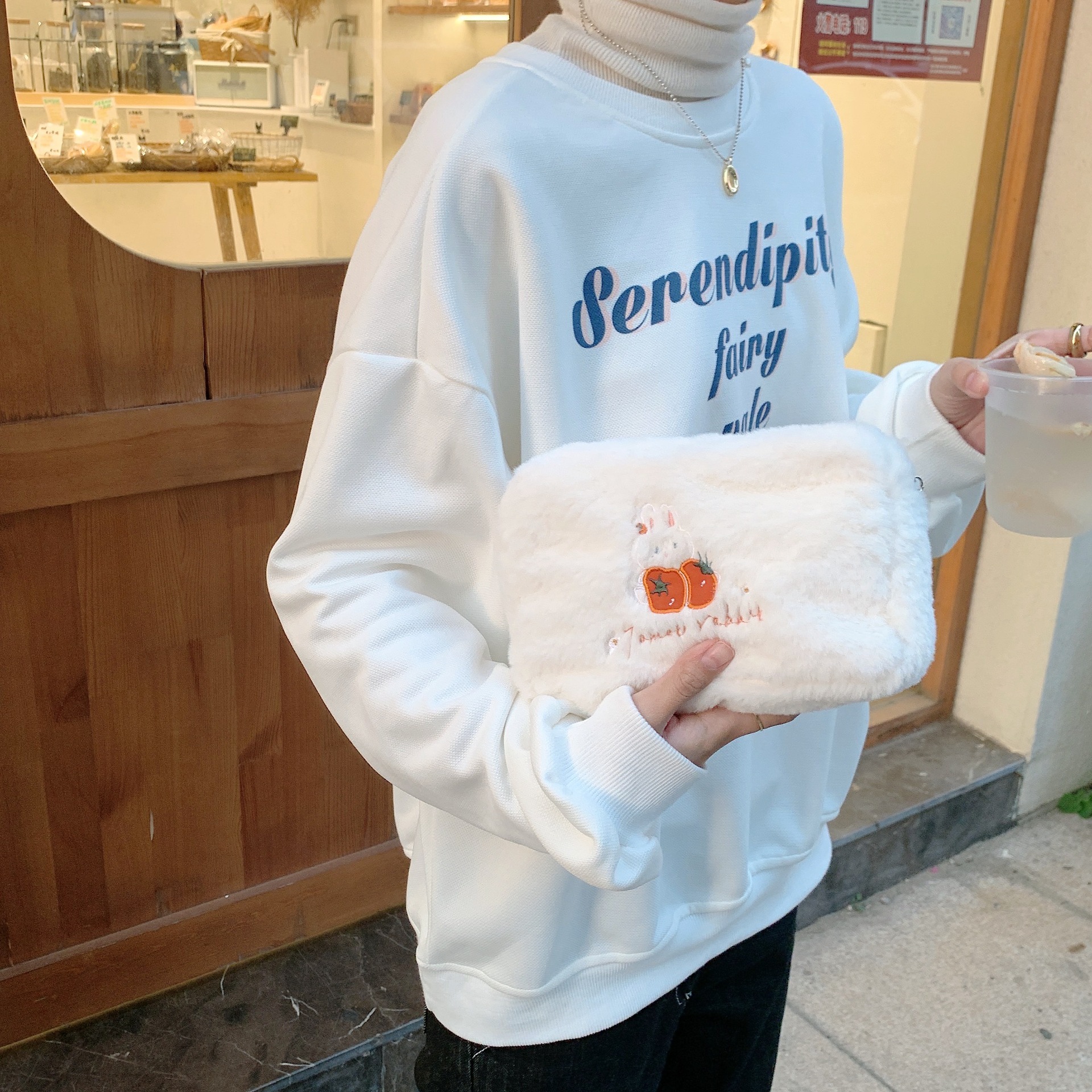 21154 Autumn and Winter plush makeup bag, flower rabbit, cute cartoon embroidered portable bag for women, soft little bag undefined