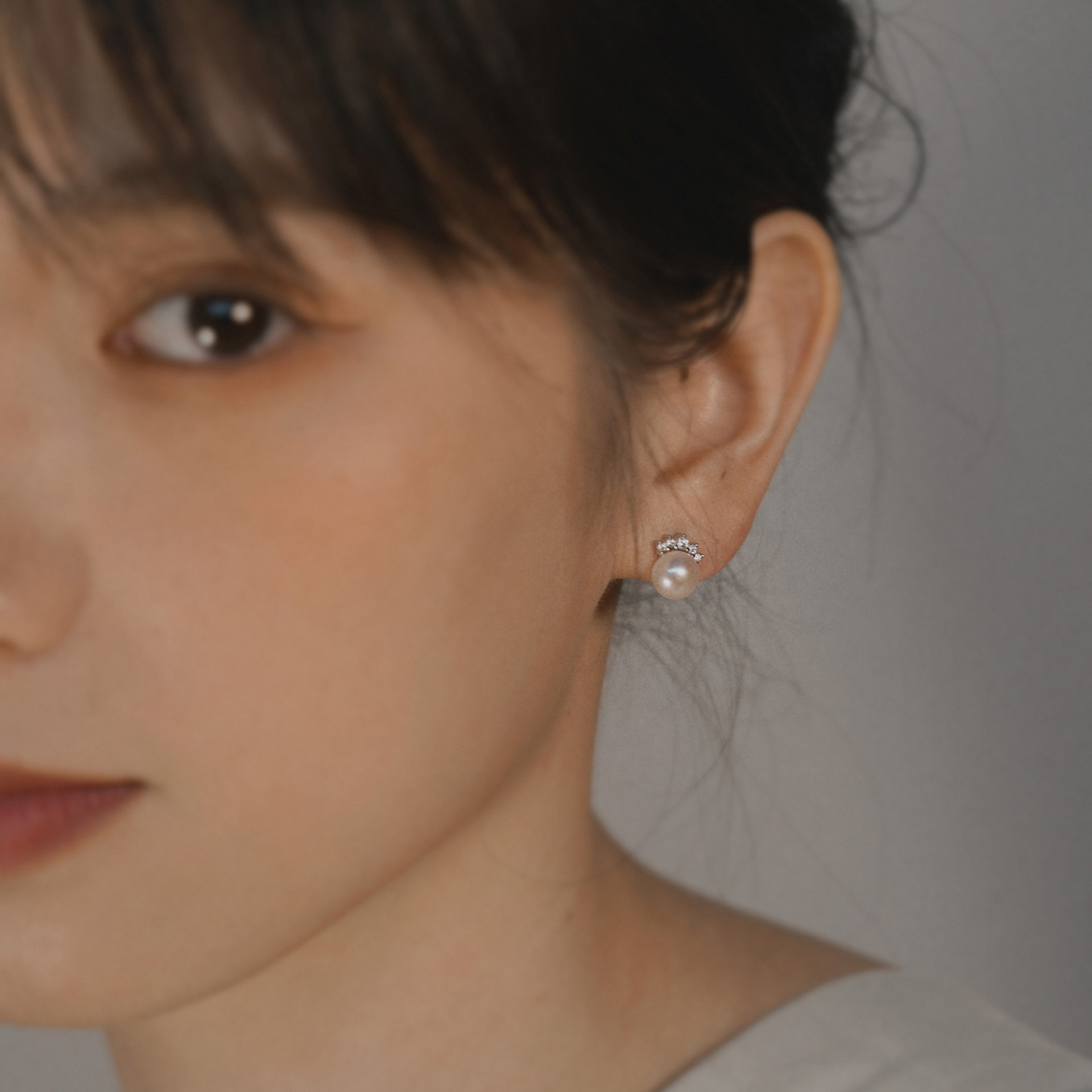 Cubic Zirconia And Pearl Stud Earrings For Everyday Elegance_voghion.com