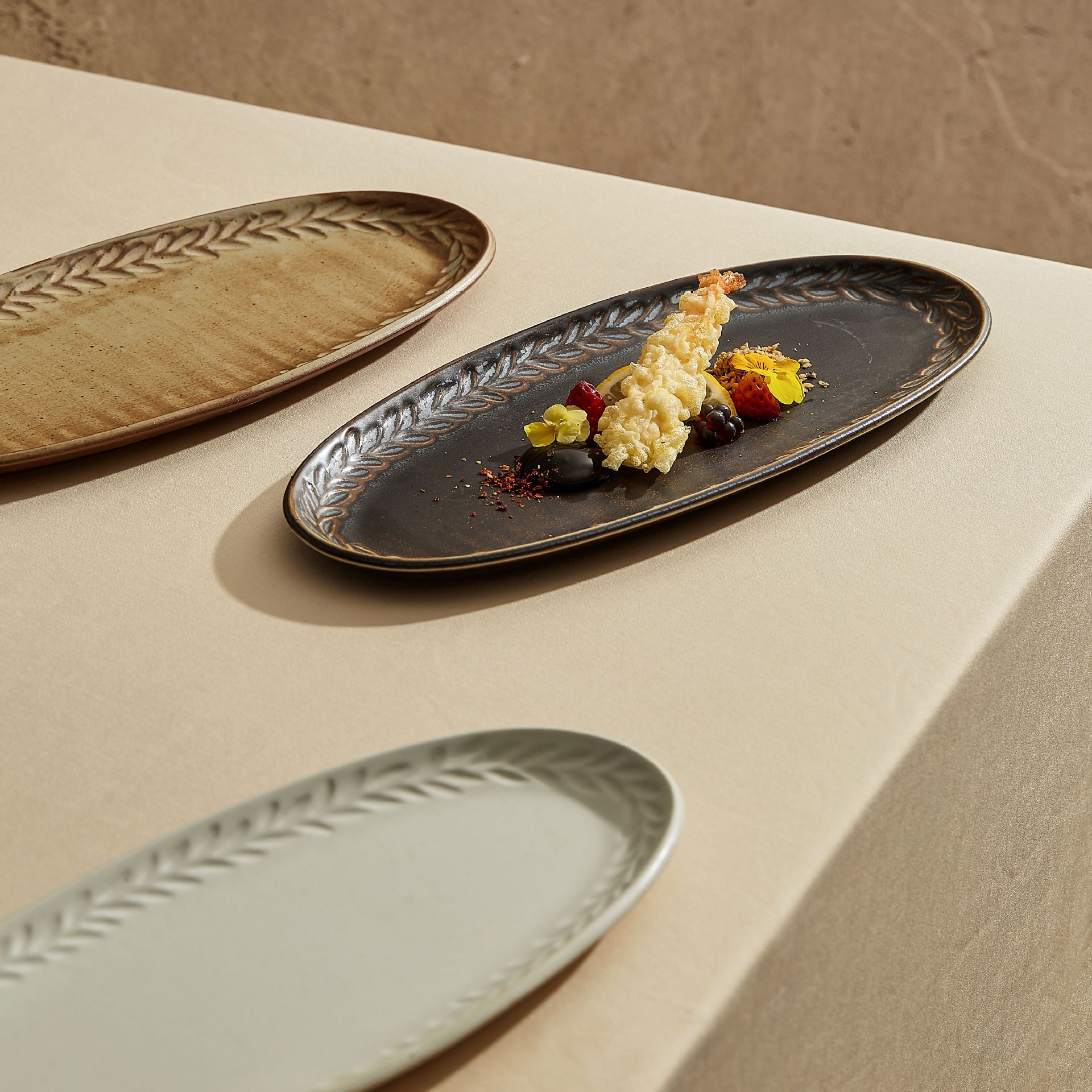 Platos ovalos modernos y simples platos de cerámica de alto valor plato de platos de pescado al vapor plato superficial exquisito platos de comida occidental