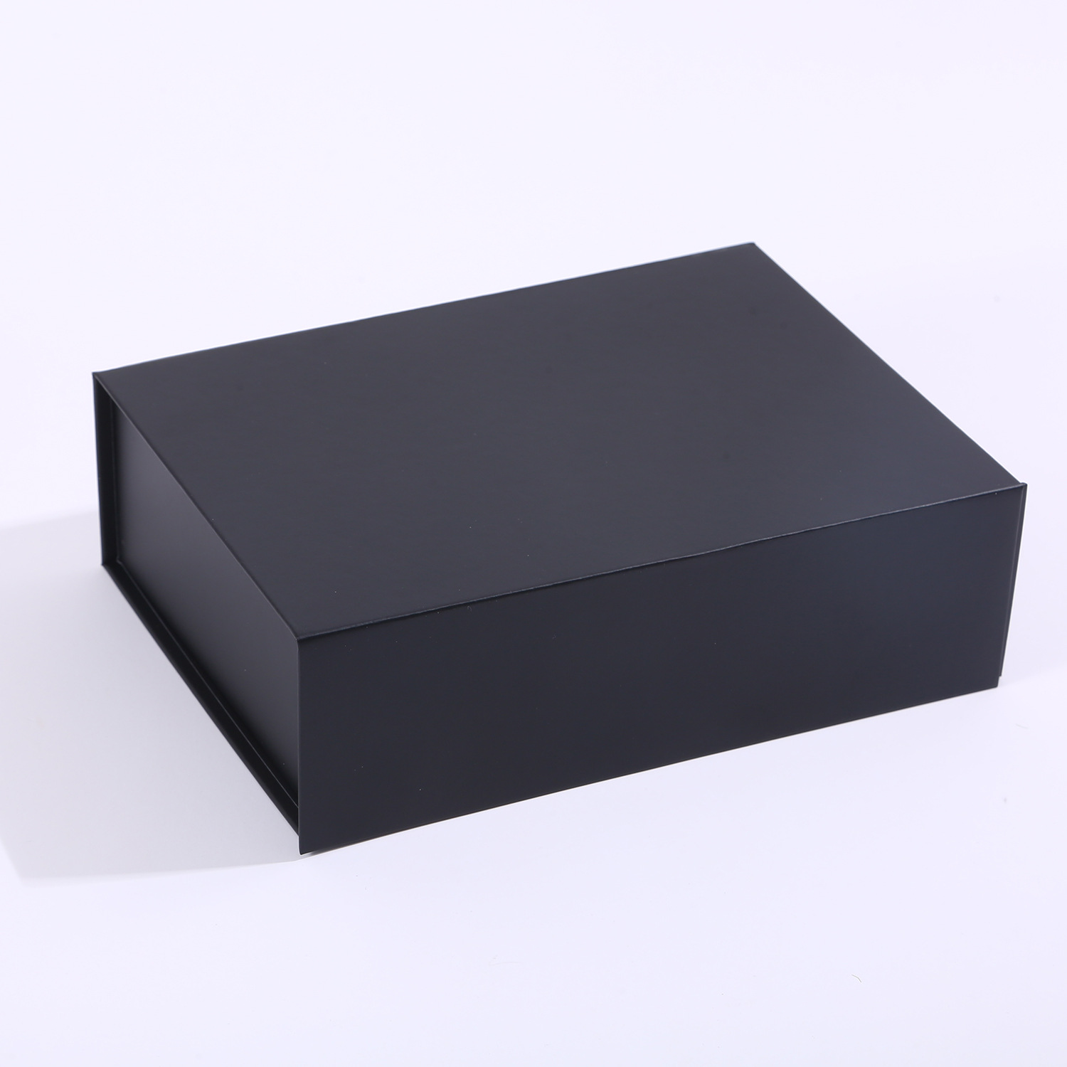 Sin cinta negra; 23 × 17 × 7cm