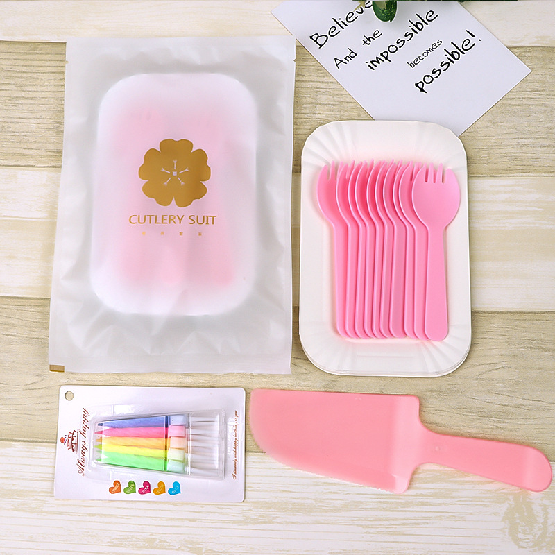 파우더백, 접시 10개, 포크, 나이프, 캔들 28세트