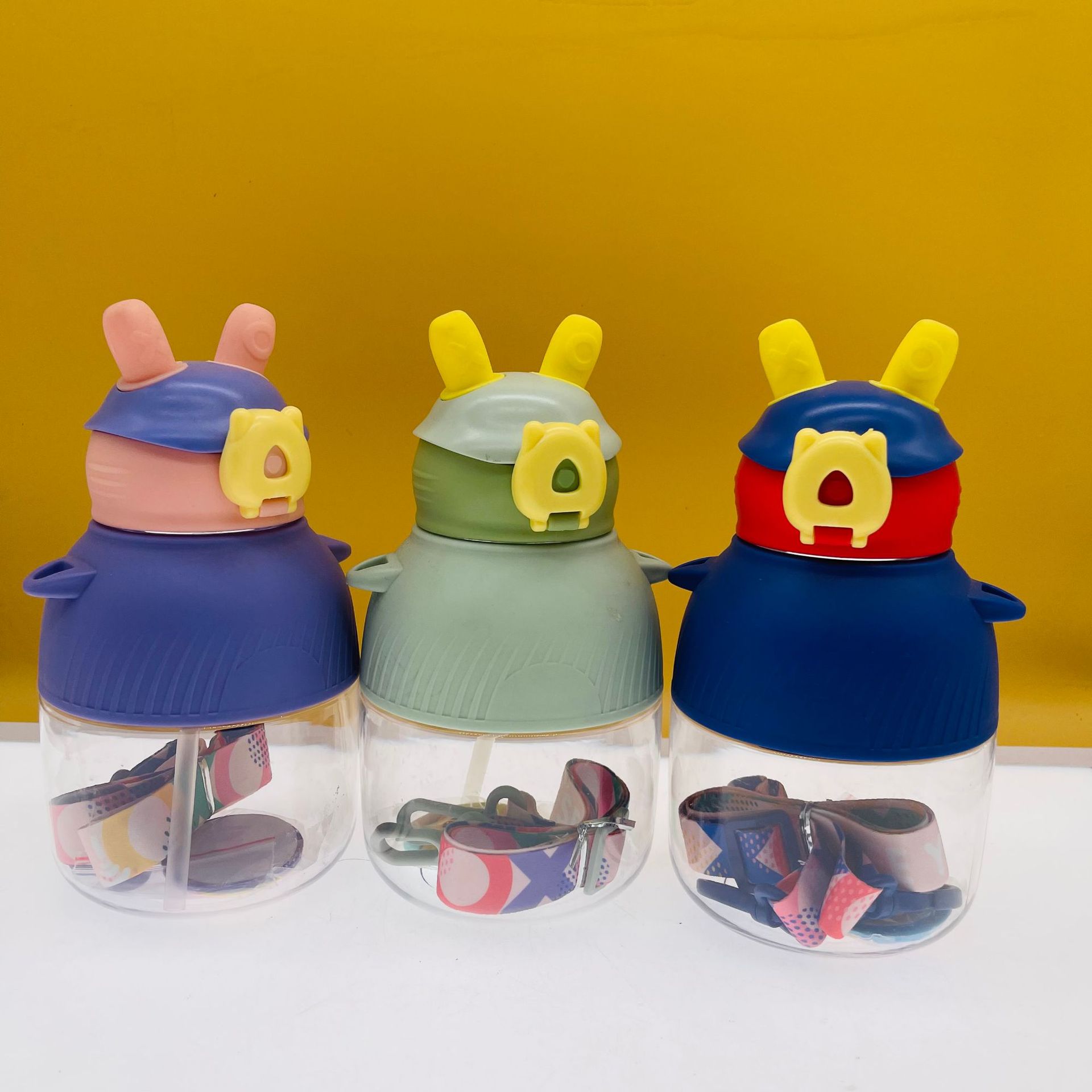 Huachang muñeca de dibujos animados niños paja taza PC plástico estudiante paja 650ml kindergarten al aire libre Correa olla