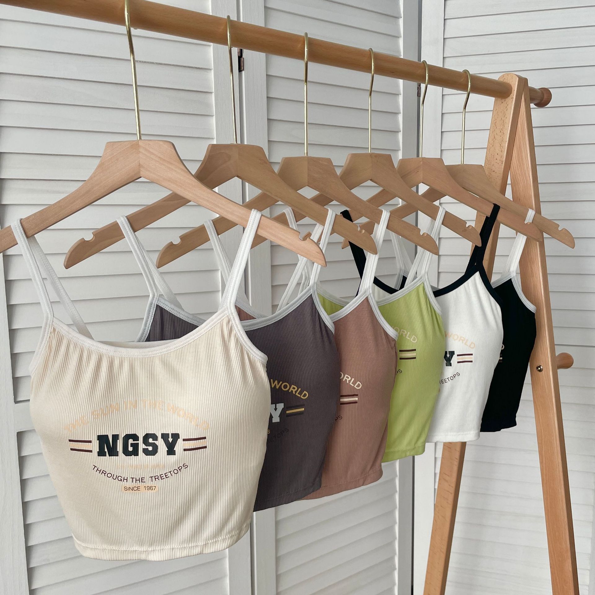 Comfortable top with cups with letters