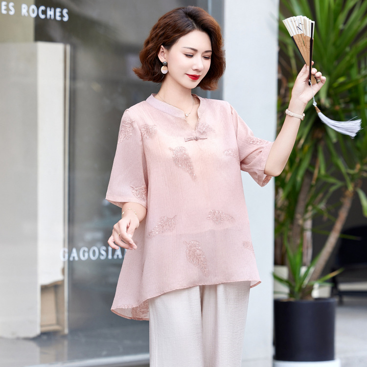 핑크+(베이지색 바지)