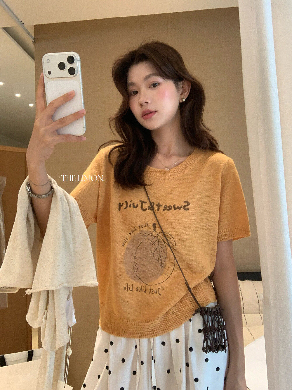 Áo thun nữ cổ tròn tay ngắn họa tiết trái cây chất liệu bamboo linen — màu đen, trắng ngà, màu cam, màu xám chi tiết 31
