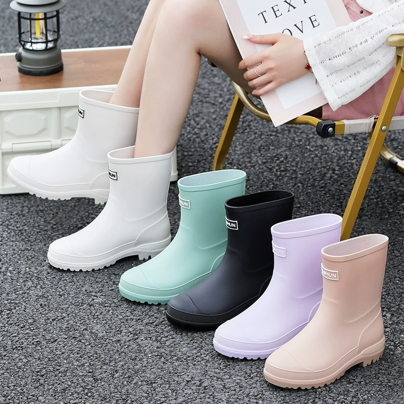 Трансграничные 2024 новые дождевые сапоги для женщин среднего домашнего хозяйства толстого дна плюс бархатная водяная обувь легкая нескользкая водяная обувь налет для оптовых продаж