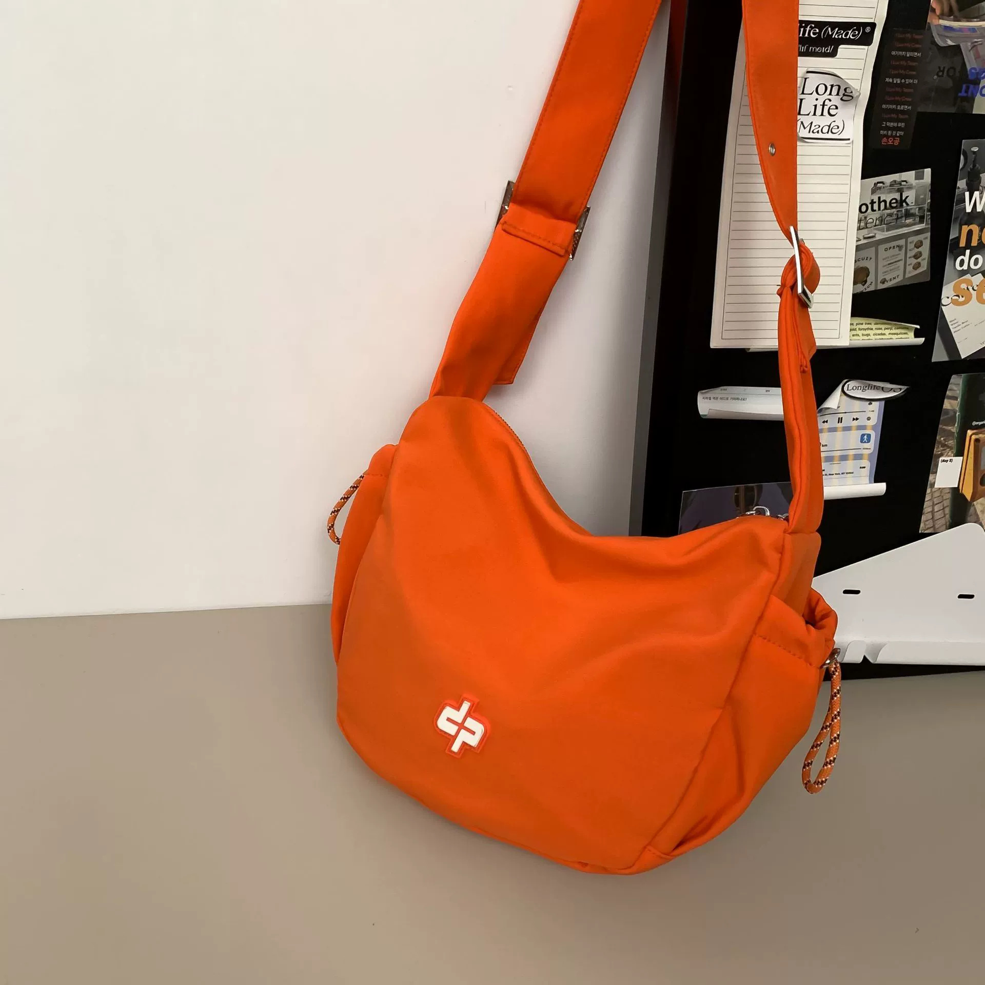 时尚斜挎饺子包斜挎潮流通勤大容量托特休闲简约运动单肩旅行包