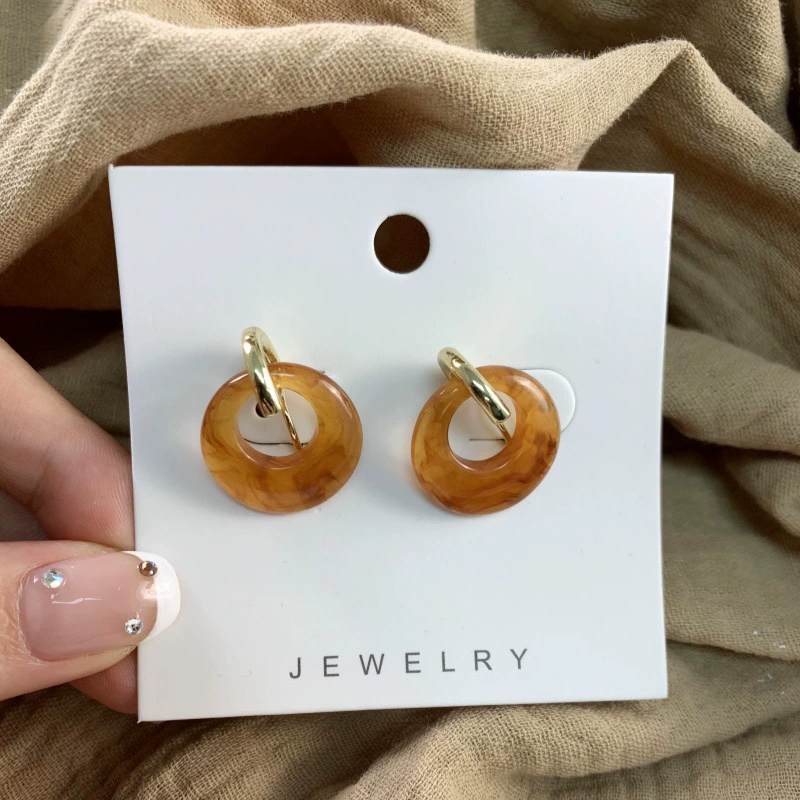 Universal ear clip earrings, painless no‑pierce design, simple elegant mosquito‑coil style