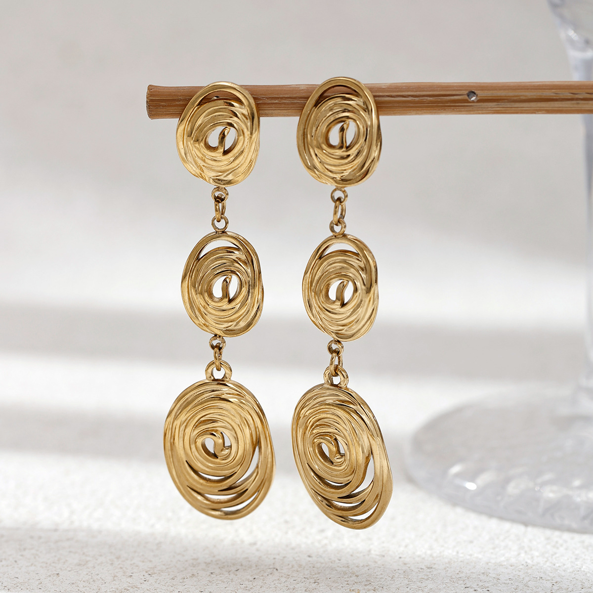 Tina transfronteriza Europa y América pendientes de acero inoxidable femenino minimalista nicho de geometría universal diseño círculo largos pendientes exagerados