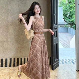 复古格纹无袖连衣裙女夏季收腰显瘦气质通勤法式高级感长款背心裙