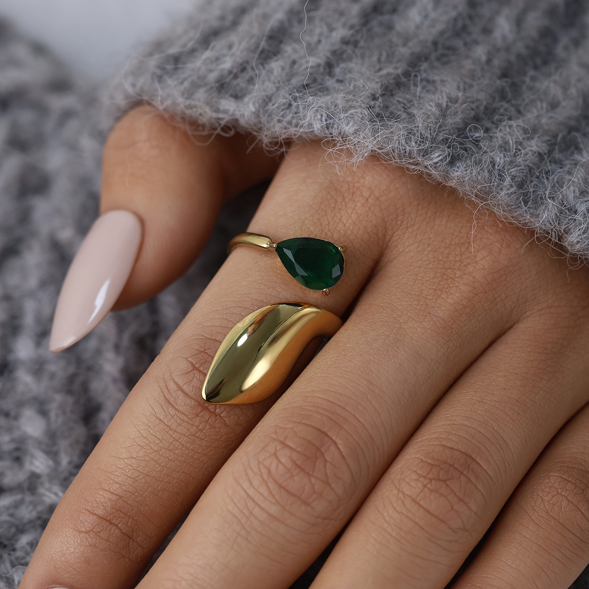 Vintage Emerald Zircon Ring For Women Irregular Simple Design_voghion.com