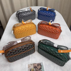 新商品のGoyardゴヤ犬の歯はカメラを包んで大容量の通勤をします。