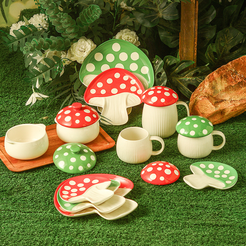 Corazón de una niña taza de hongos rojos cubierta encantadora cubierta de cubierta esmalte de color puede microondas taza de cerámica de alto valor para el hogar
