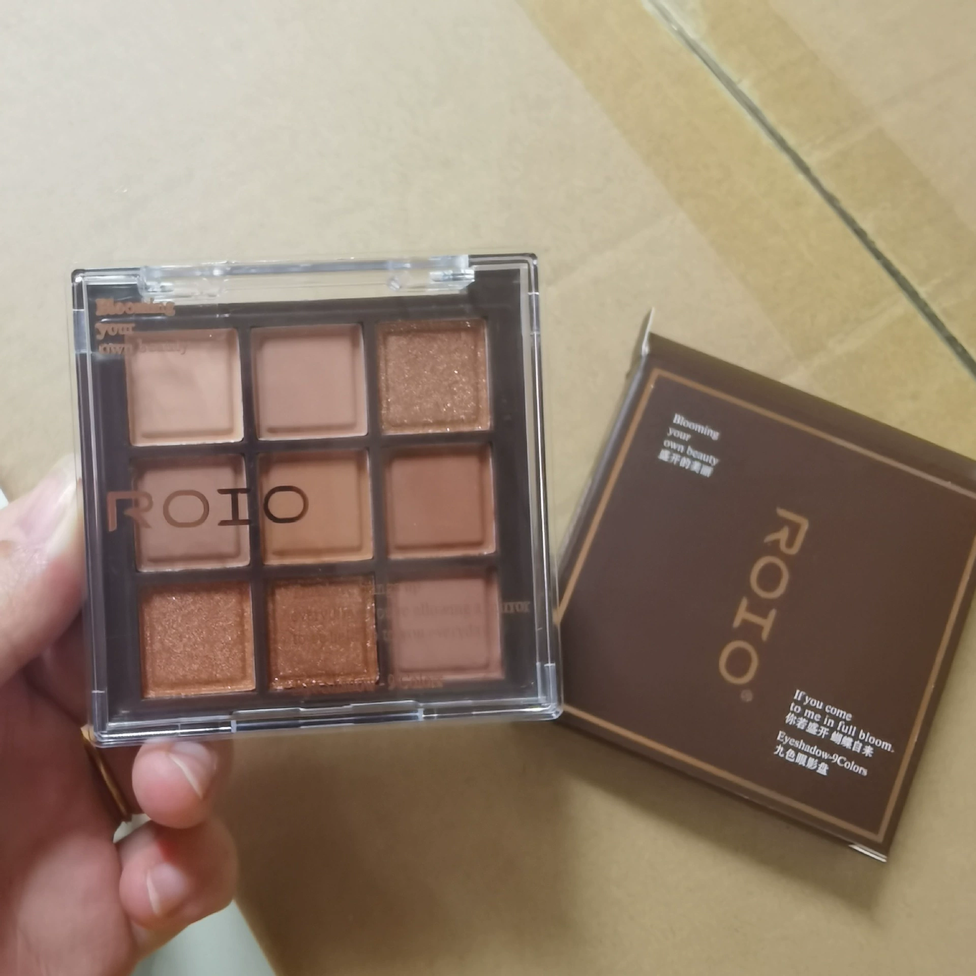 Палетка теней ROIO Cold Sweet Light — 9 цветов, холодные дымчатые тона с металлическим перламутром