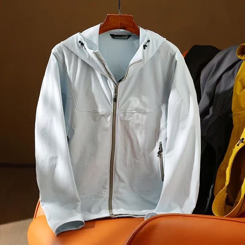 Spring and Autumn Men's Jackets, High-Quality Windproof and Waterproof Outdoor Casual Sports Versatile Fashion Hooded Softshell Jacket