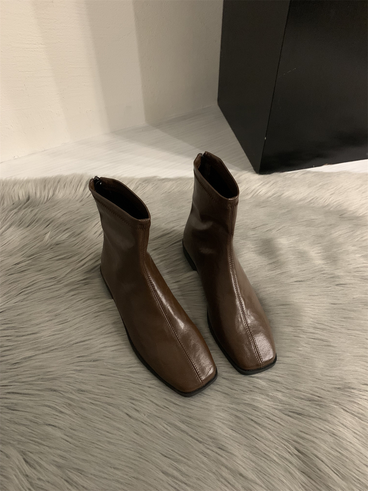 Minimalist Women's Soft Leather Square Toe Low Heel Knee Boots_voghion.com