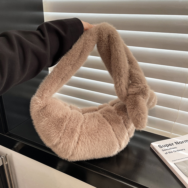 New Winter Large-Capacity Plush Crossbody Bag for Women, High-End Versatile Simple Dumpling Bag for Work and Commuting New Winter Large-Capacity Plush Crossbody Bag for Women, High-End Versatile Simple Dumpling Bag for Work and Commuting