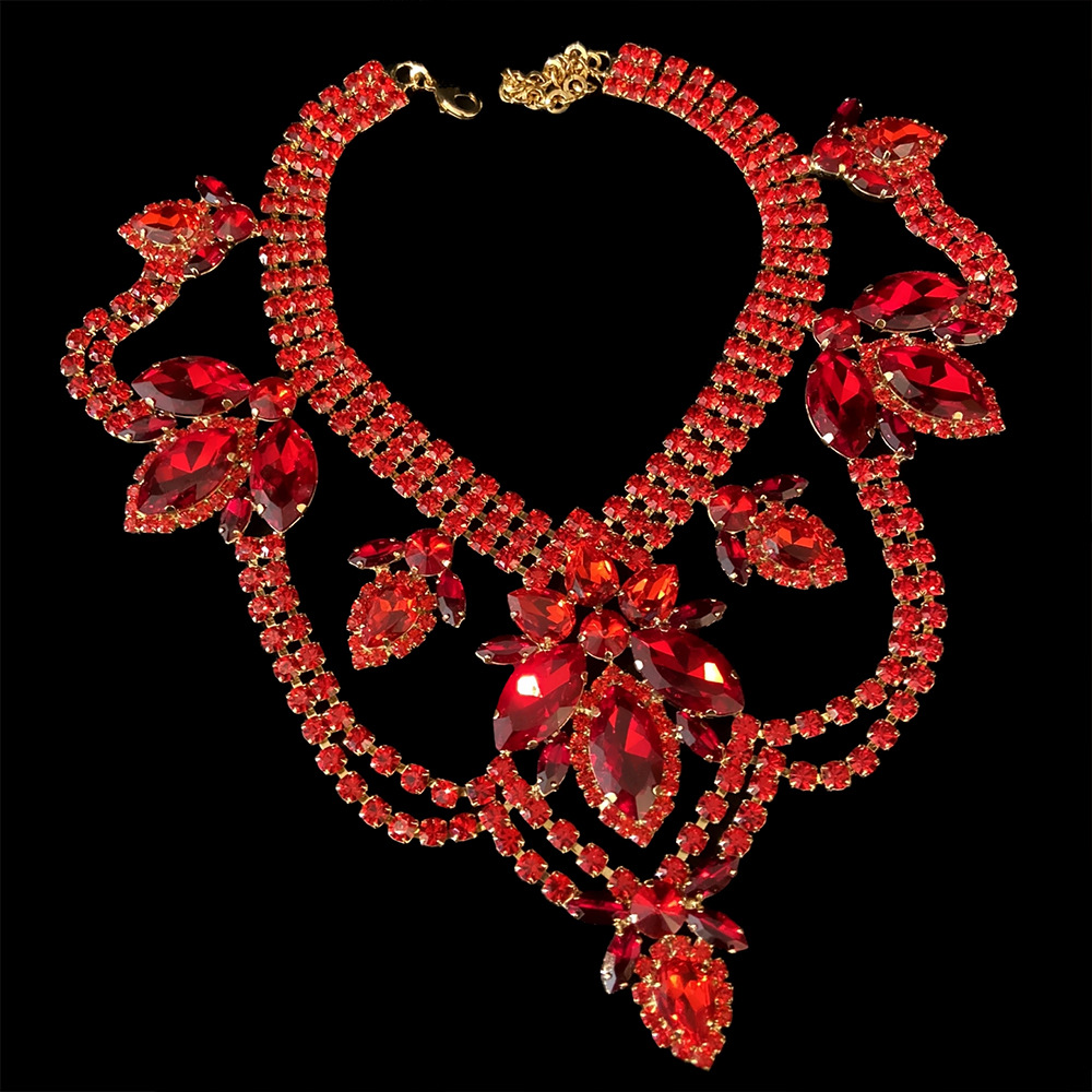 AliExpress Venta caliente rhinestone collar traje europeo y americano exagerado pendientes vestido todo-fósforo joyería conjunto