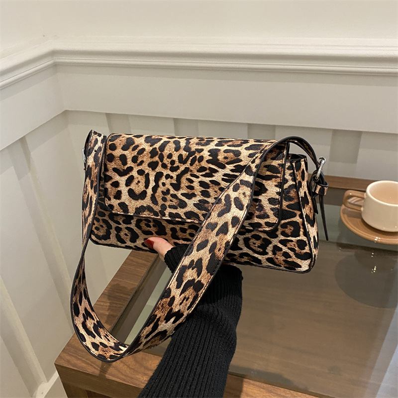 Niche Zhong leopardo bolso de brazo para mujeres 2024 invierno nuevo estilo simple estilo de moda extranjero bolso cuadrado personalidad bolso de hombro