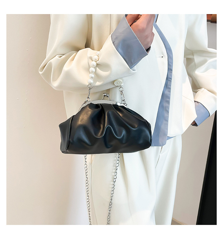 Women's Pu Leather Solid Color Elegant Streetwear Dumpling Shape Clasp Frame Shoulder Bag display picture 4