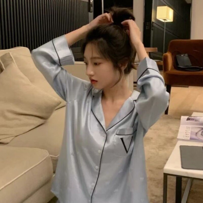 Light Luxury Silk Moonlight Satin Pajamas for Women, Long-Sleeved Set, High-End Home Wear, Suitable for Spring and Autumn, Can Be Worn Outside