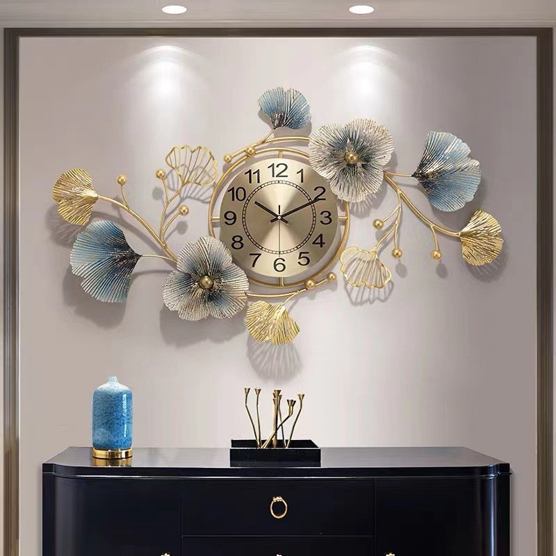 Reloj de pared de lujo ligero de estilo europeo, sala de estar, reloj de decoración del hogar de alta gama, reloj de pared colgante, reloj de restaurante creativo de moda, sin perforación