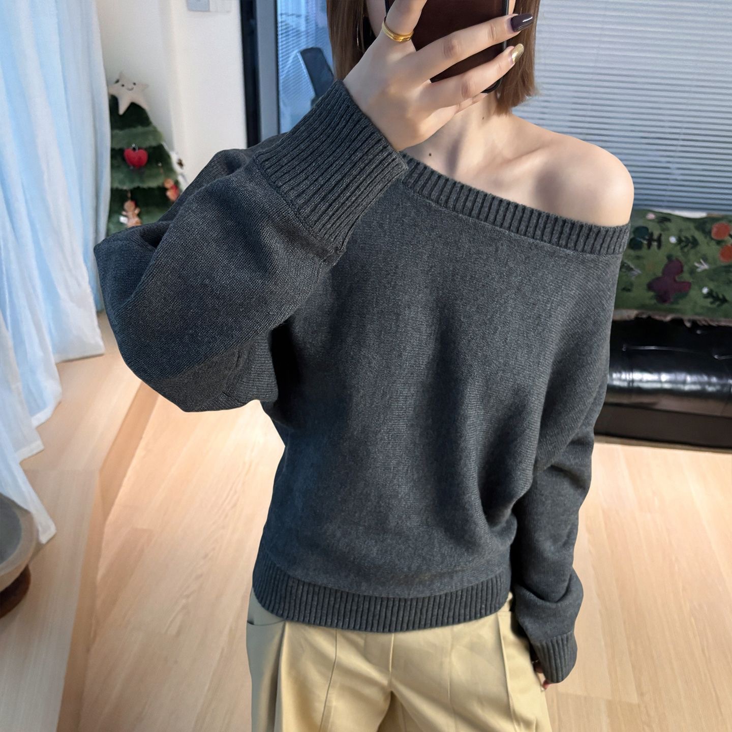 French Retro Relaxed Style One-Line Off-Shoulder Sweater Loose and Exquisite Slanted Shoulder Knitted Woolen Top Thick Style for Women