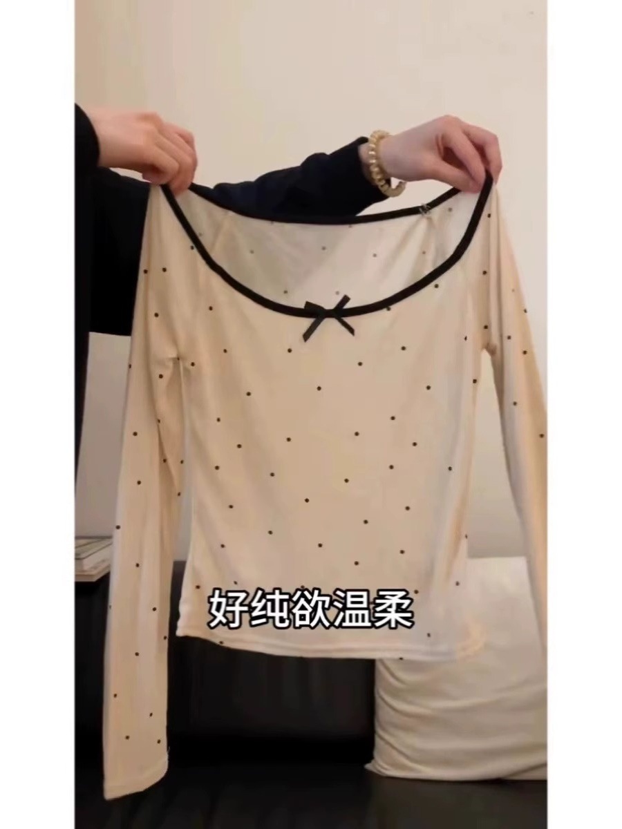 Pure Desire One-Shoulder Long-Sleeve T-Shirt for Women 2025 Spring/Summer Polka Dot Semi-Sheer Blouse with Large Neckline, Collarbone Strap, and Chest Pad
