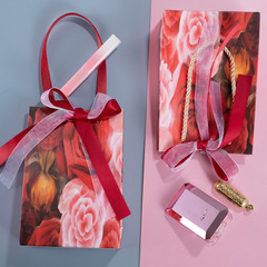 Oil painting style red roses festive souvenir handbag wedding gift bag clothing bag paper bag gift packaging