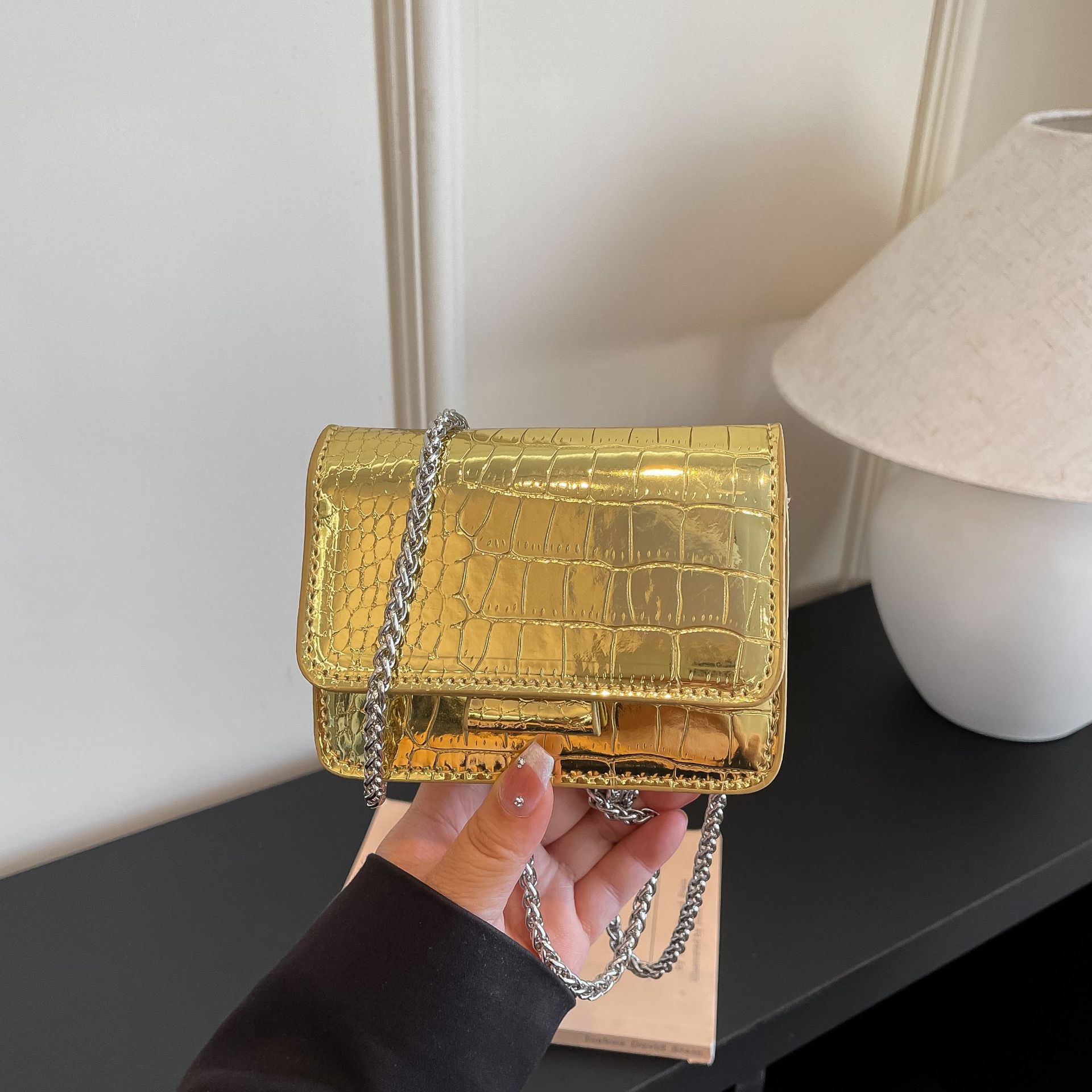 2026 nueva cadena de cocodrilo mini bolso cuadrado de moda femenina multifuncional bolso de hombro ligero bolso de lujo
