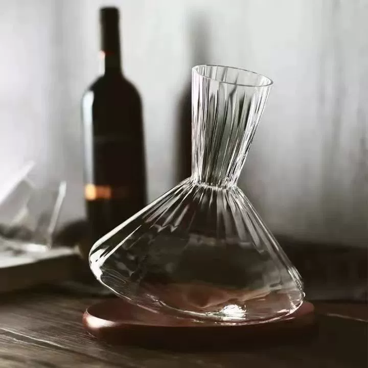 Fast wine decanter for home use, wine dispenser, rotating roly-poly doll