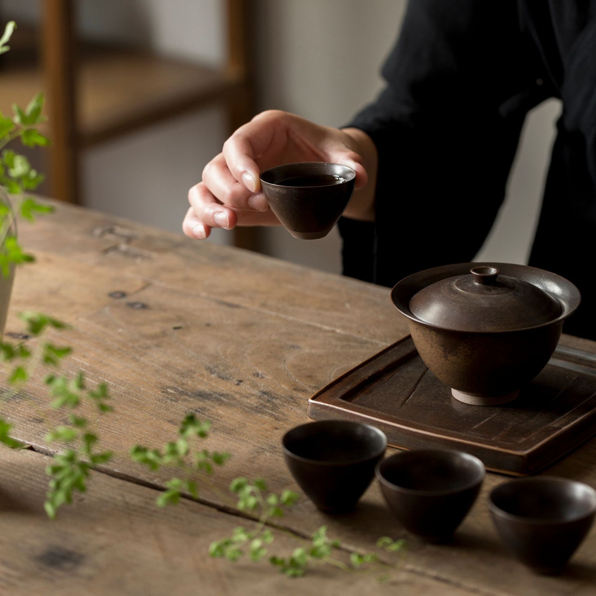 Nuevo tazón de tapa de cerámica gruesa de estilo chino, tetera, taza de té, juego completo de juegos de té de Kung Fu, mano de oficina en el hogar, lujo ligero, alta gama