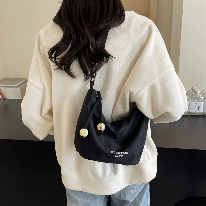 Трансграничный повседневный нейлон ткань наклонный кросс маленькая сумка новая супер крутая ветреная легкая универсальная сумка на одно плечо подмышка модная универсальная сумка