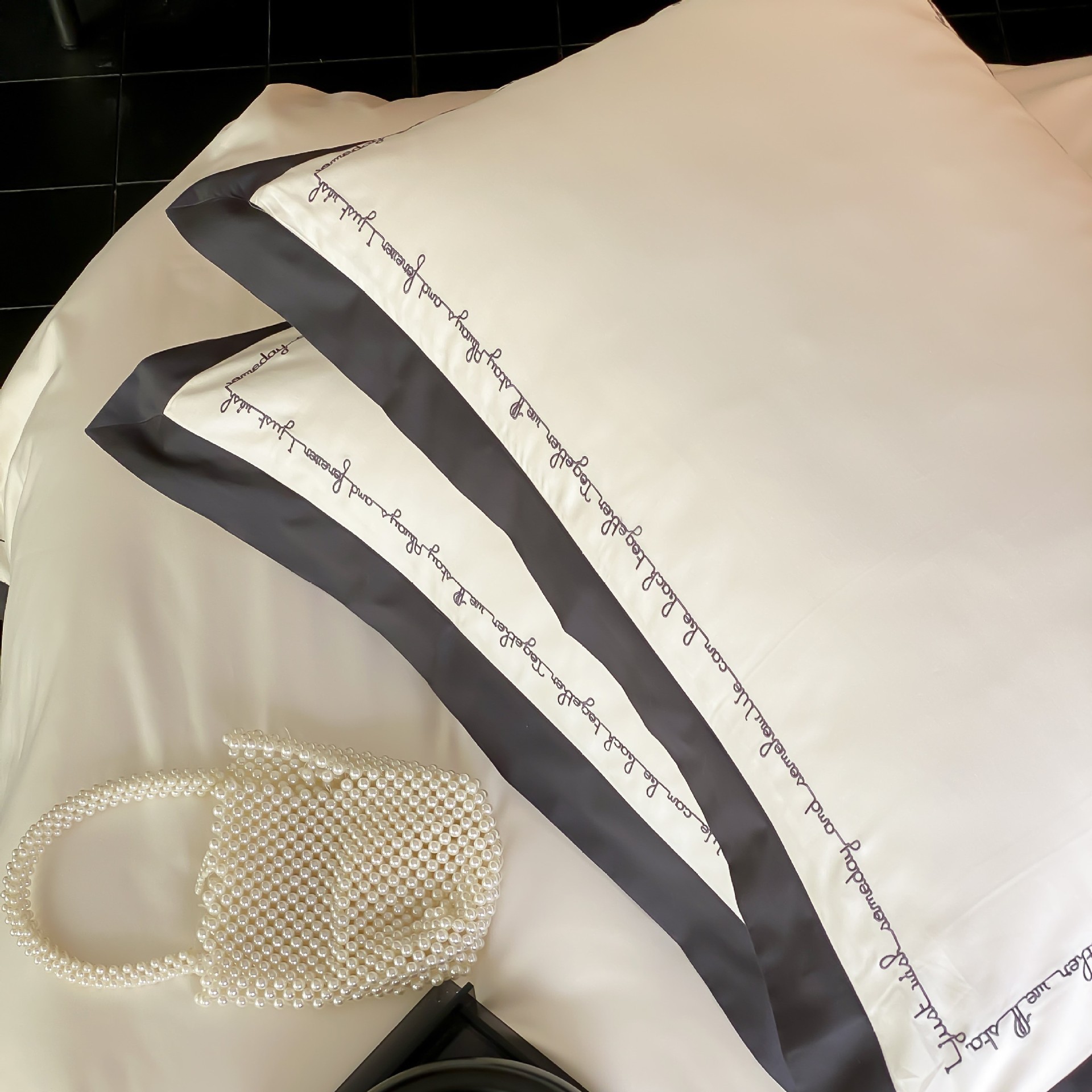 Parure de lit minimaliste en coton brodé douce pour la peau_voghion.com