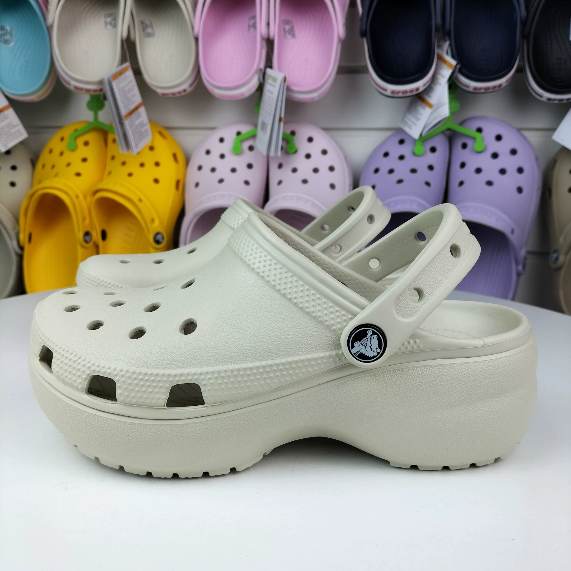 Калоочи пещеры Уян Нана Шоу Облако Puff Кит Thick Sole Женская обувь Каблук пляж сандалии 206750