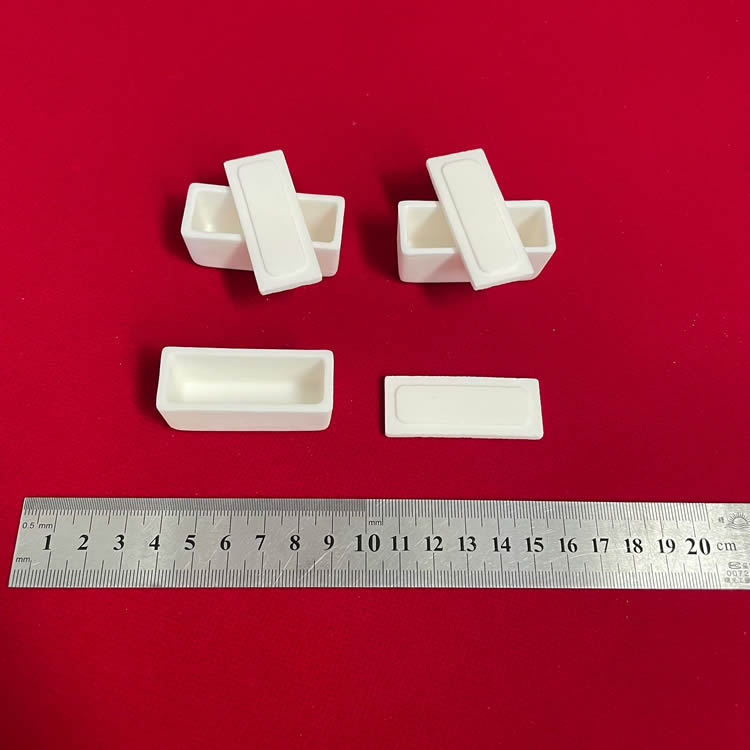 99氧化铝  容积约8ml  带盖矩形刚玉舟 50*20*20MM 长方形99氧化