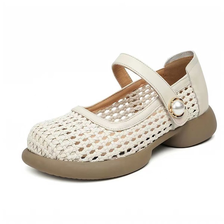 Sandalias de mujer verano 2026 nuevo hueco de cuero suave tela de tela de base suave zapatos de madre zapatos de mujer