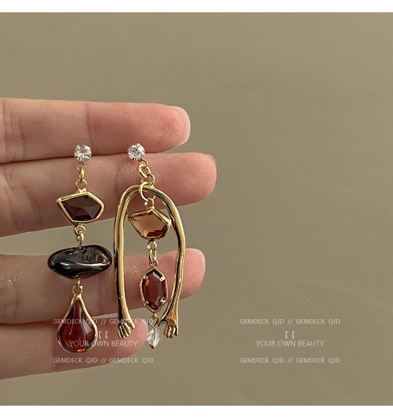 Orecchini in zircone freschi e asimmetrici dal design di nicchia retrò in stile designer, orecchini con temperamento unico, artistico, di fascia alta_voghion.com